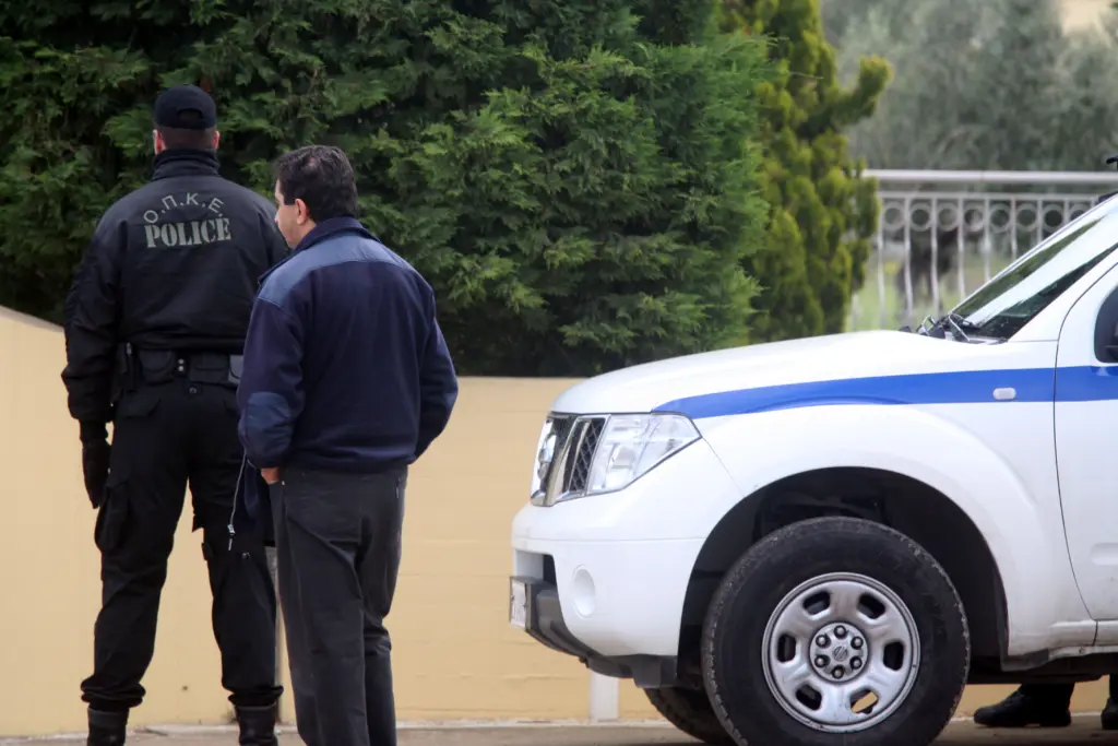 Διάρρηξη “μαμούθ” στη μεζονέτα επιχειρηματία στο Λαγονήσι – Άρπαξαν 200.000 ευρώ από κρύπτη
