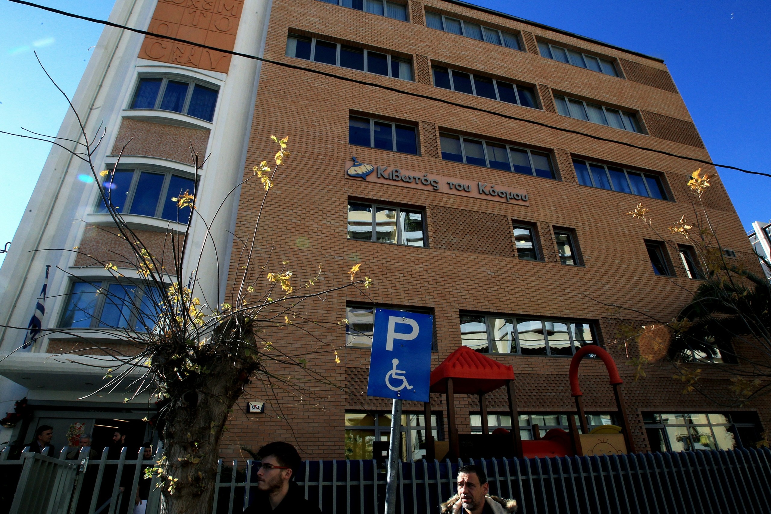 Ίλιγγος από τα 35 εκατομμύρια σε δωρεές στην Κιβωτό του Κόσμου – Η μυστική θυρίδα σε τράπεζα που “ξήλωσε” η πρεσβυτέρα