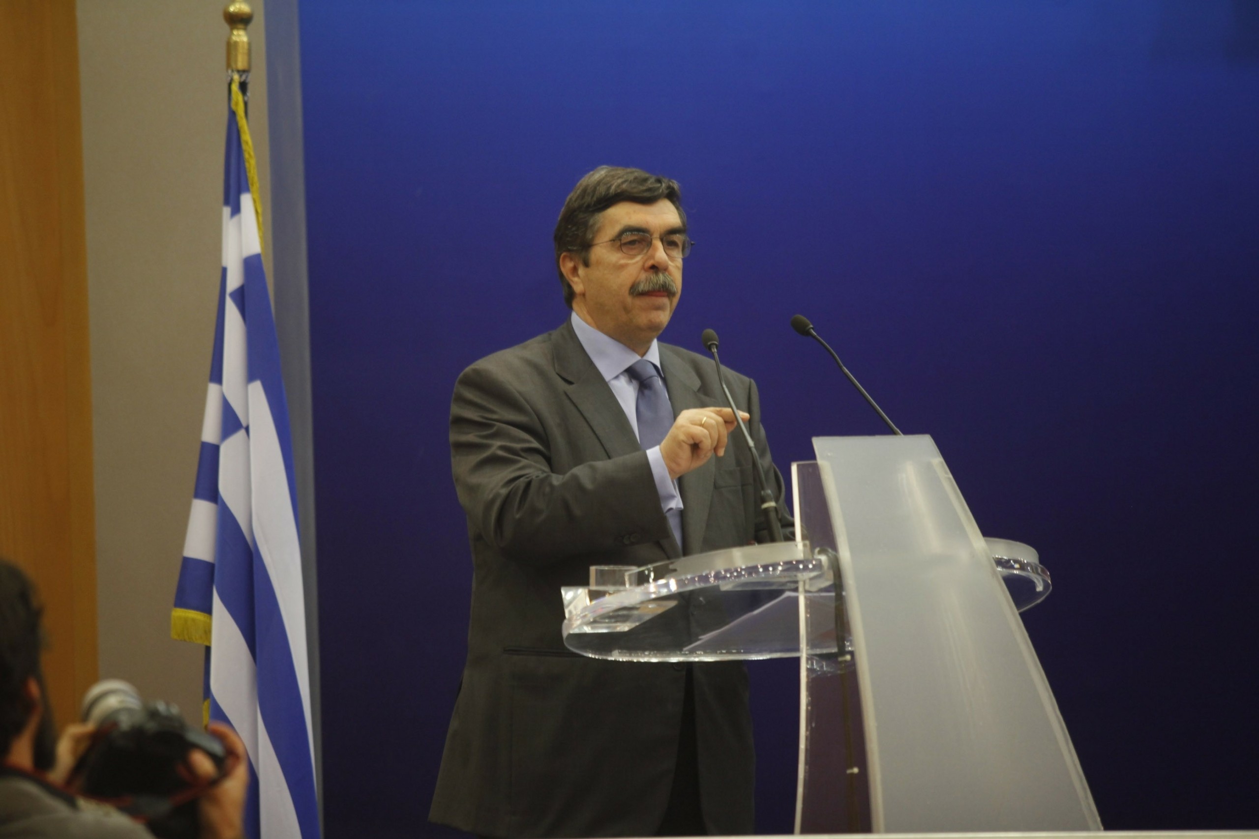 Σε κλίμα βαθιάς οδύνης η κηδεία του Αντώνη Σκυλλάκου