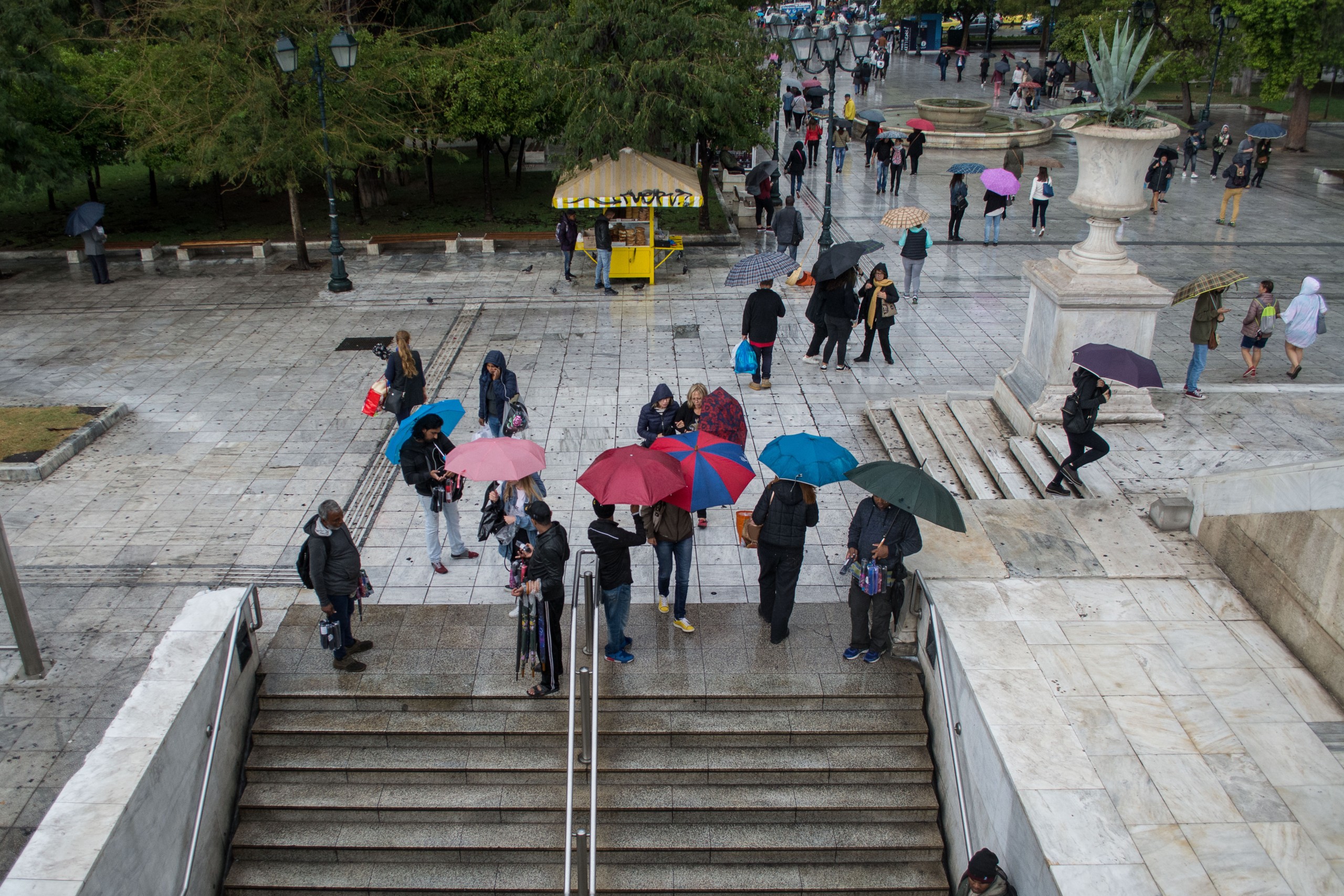 Καιρός σήμερα: Βροχές και πτώση της θερμοκρασίας – Ποιες περιοχές επηρεάζονται