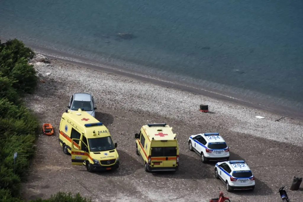 Δυτική Αχαΐα: Επιχείρηση διάσωσης 14χρονου που έπεσε από μεγάλο ύψος στην παραλία Νιφορέικα