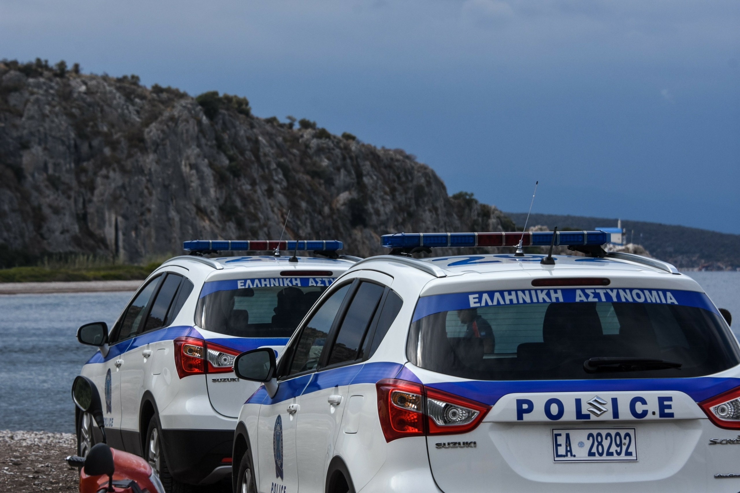 Θρίλερ στην Κυπαρισσία – Σκύλος βρήκε πτώμα σε παραλία θαμμένο στην άμμο (pic&vid)
