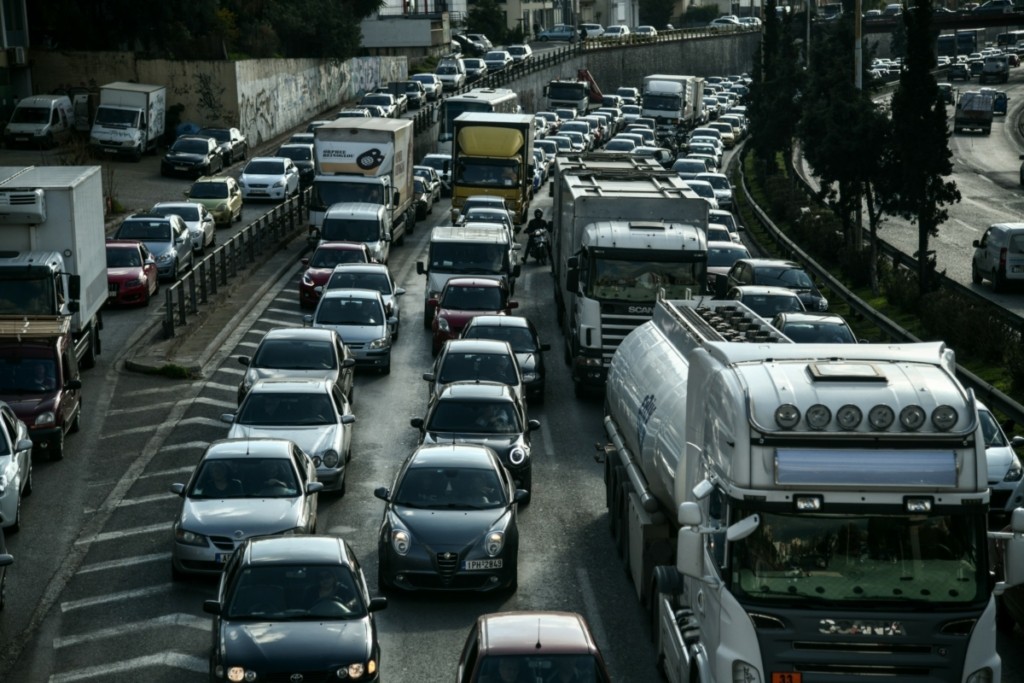 Αυξημένη κίνηση στη Λεωφόρο Κηφισού λόγω τροχαίου – Μπλοκαρισμένη όλη η Αττική