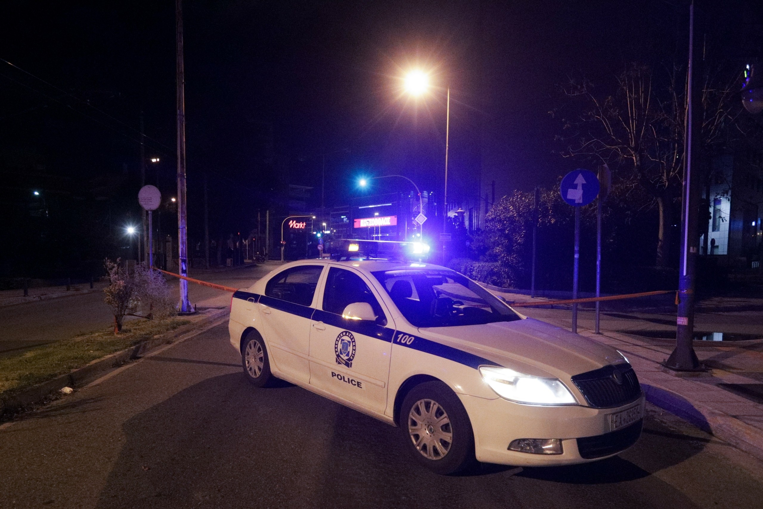 Συνελήφθη 74χρονη που θα πετούσε γατάκια σε κάδο σκουπιδιών (vid)