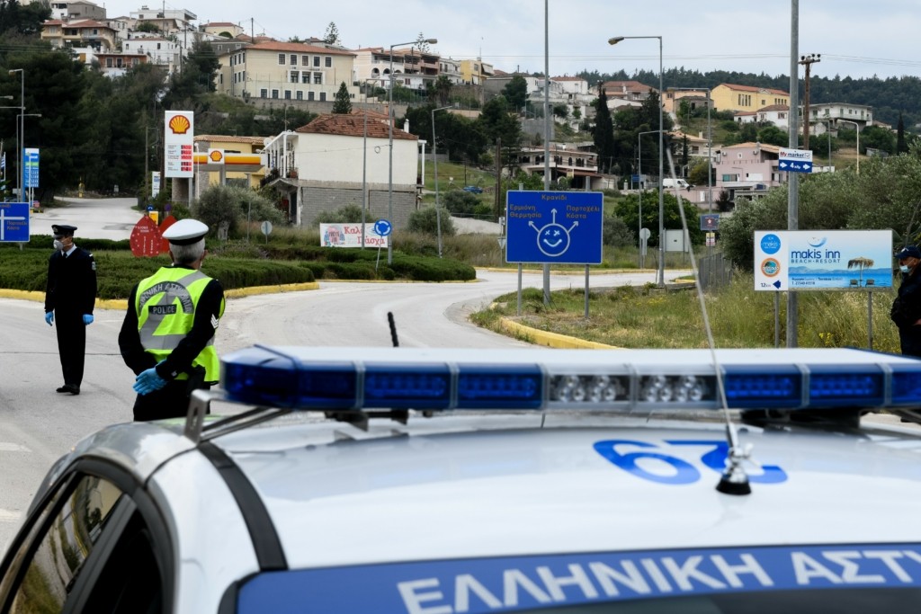 Τον “τσάκωσαν” να μεταφέρει 12 μετανάστες με φορτηγό στη Ροδόπη