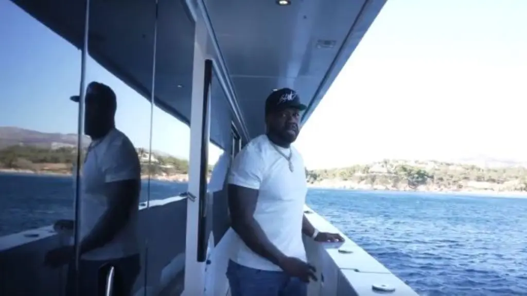 Ο 50 Cent διαφημίζει την Ελλάδα σε όλο τον κόσμο – Οι στιγμές χαλάρωσης στο σκάφος με τον Αργυρό και η συναυλία της χρονιάς (vid)