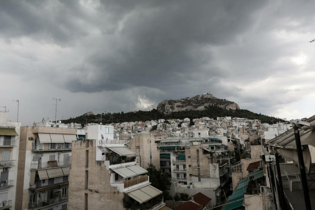 Νέα προειδοποίηση της ΕΜΥ για την κακοκαιρία “Άριελ” – Πότε “χτυπούν” την Αττική τα ισχυρά φαινόμενα