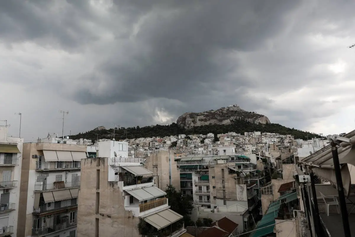 Νέα προειδοποίηση της ΕΜΥ για την κακοκαιρία “Άριελ” – Πότε “χτυπούν” την Αττική τα ισχυρά φαινόμενα