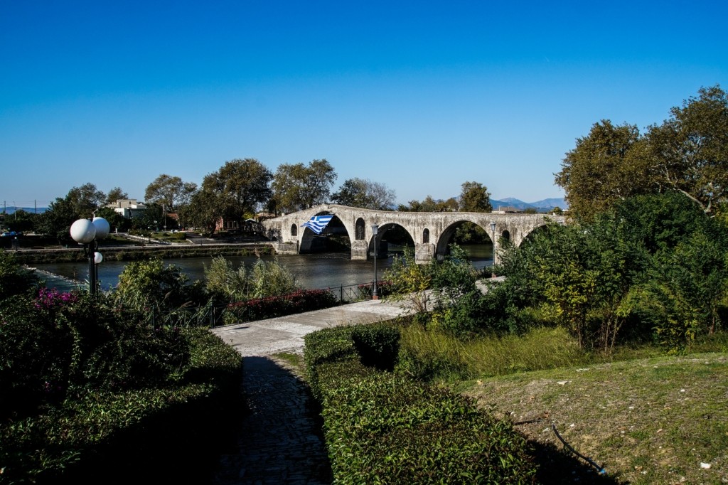 Θρίλερ στην Ήπειρο με 51χρονο άνδρα – Προσπάθησε να αυτοκτονήσει – Εντοπίστηκε κάτω από το γεφύρι της Άρτας