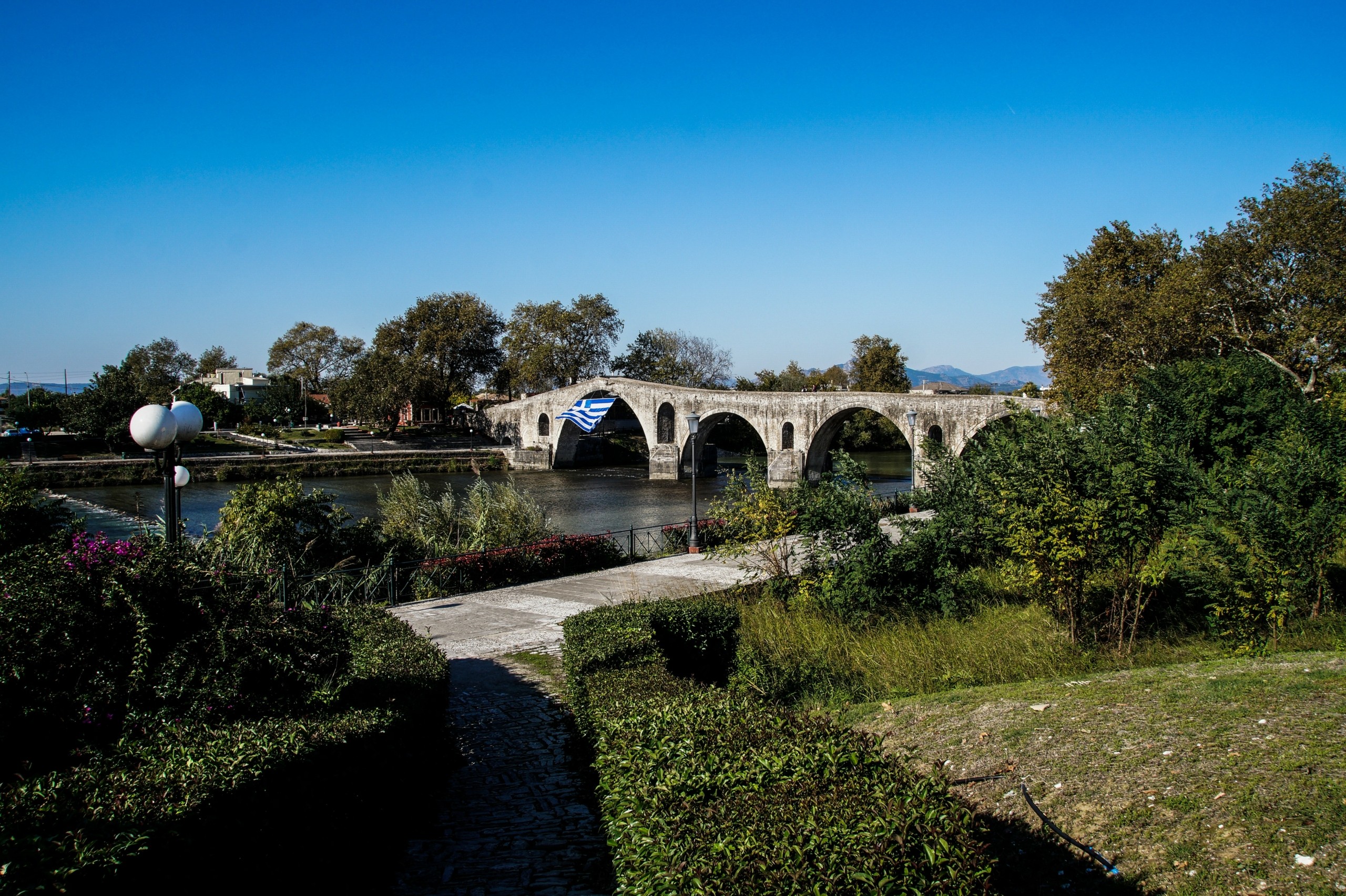 Θρίλερ στην Ήπειρο με 51χρονο άνδρα – Προσπάθησε να αυτοκτονήσει – Εντοπίστηκε κάτω από το γεφύρι της Άρτας
