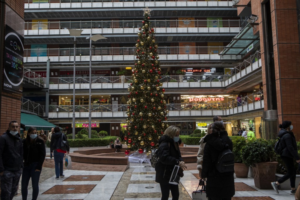 Αυτό είναι το εορταστικό ωράριο λειτουργίας των καταστημάτων – Ποιες Κυριακές θα είναι ανοιχτά τα μαγαζιά