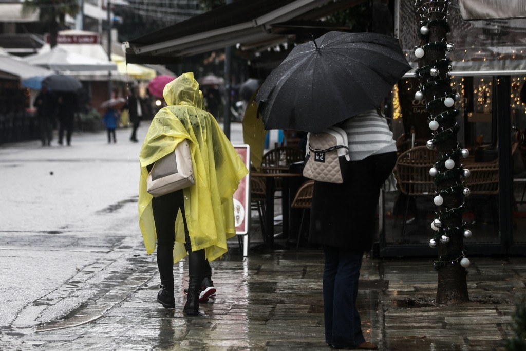 Καιρός σήμερα: Κάθετη πτώση της θερμοκρασίας, βροχές και χιόνια – Ποιες περιοχές επηρεάζονται