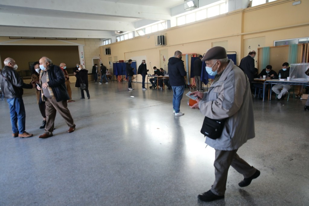 Θετική η πλειοψηφία των Ελλήνων στο ενδεχόμενο συγκυβέρνησης – Φόβοι πως θα μείνουμε μόνοι μας απέναντι στην Τουρκία (vid)