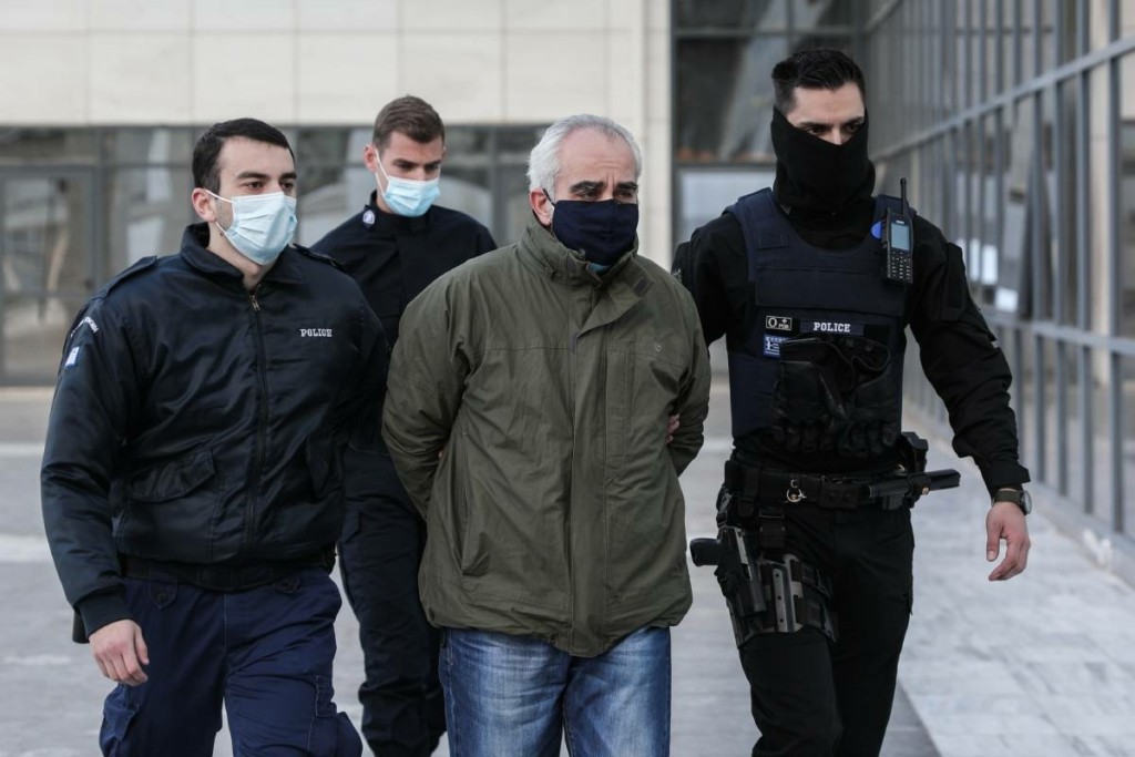 Οκτώ φορές ισόβια, 50 χρόνια κάθειρξης και χρηματική ποινή 327.000 ευρώ στον ψευτογιατρό “Dr Kontos”