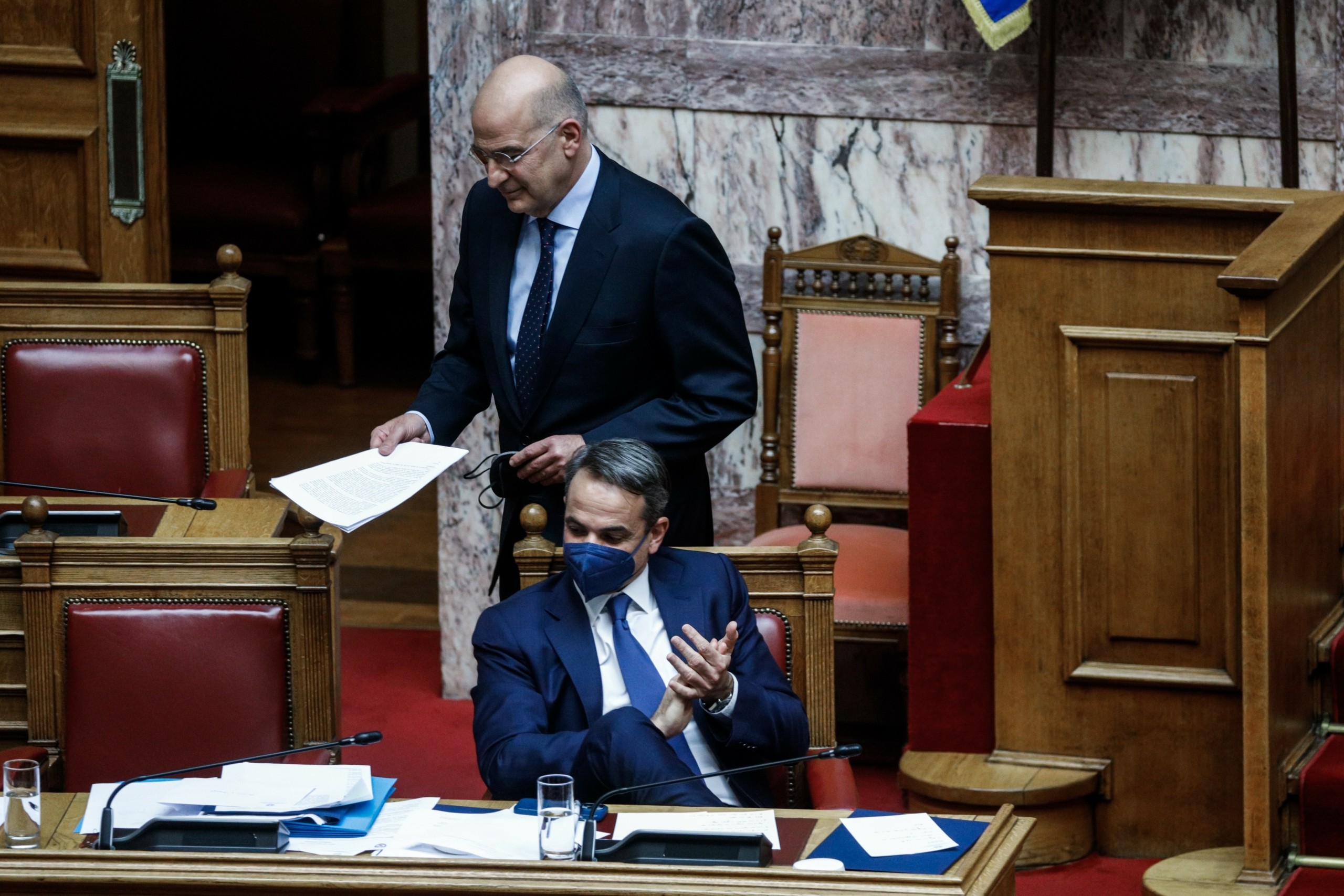 Ο Δένδιας “βάζει πλάτη” στον Κυριάκο Μητσοτάκη για τις υποκλοπές