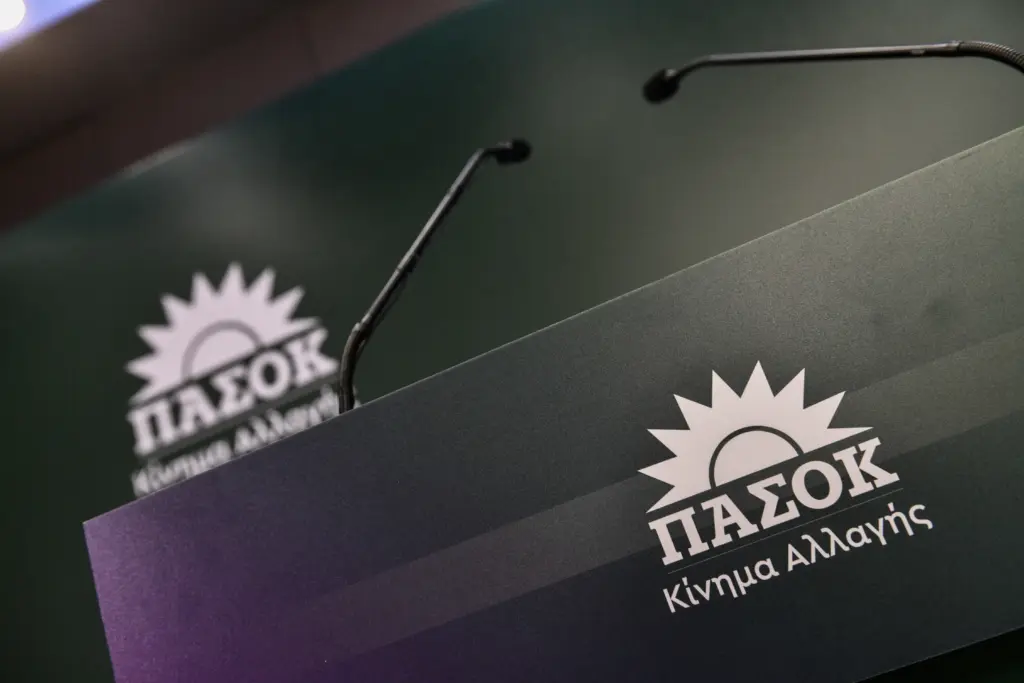 Μετωπική συγκρουση του ΠΑΣΟΚ με τον ΣΥΡΙΖΑ – “Έτσι δικαιολογεί τη συνεργασία του με την ακροδεξιά”