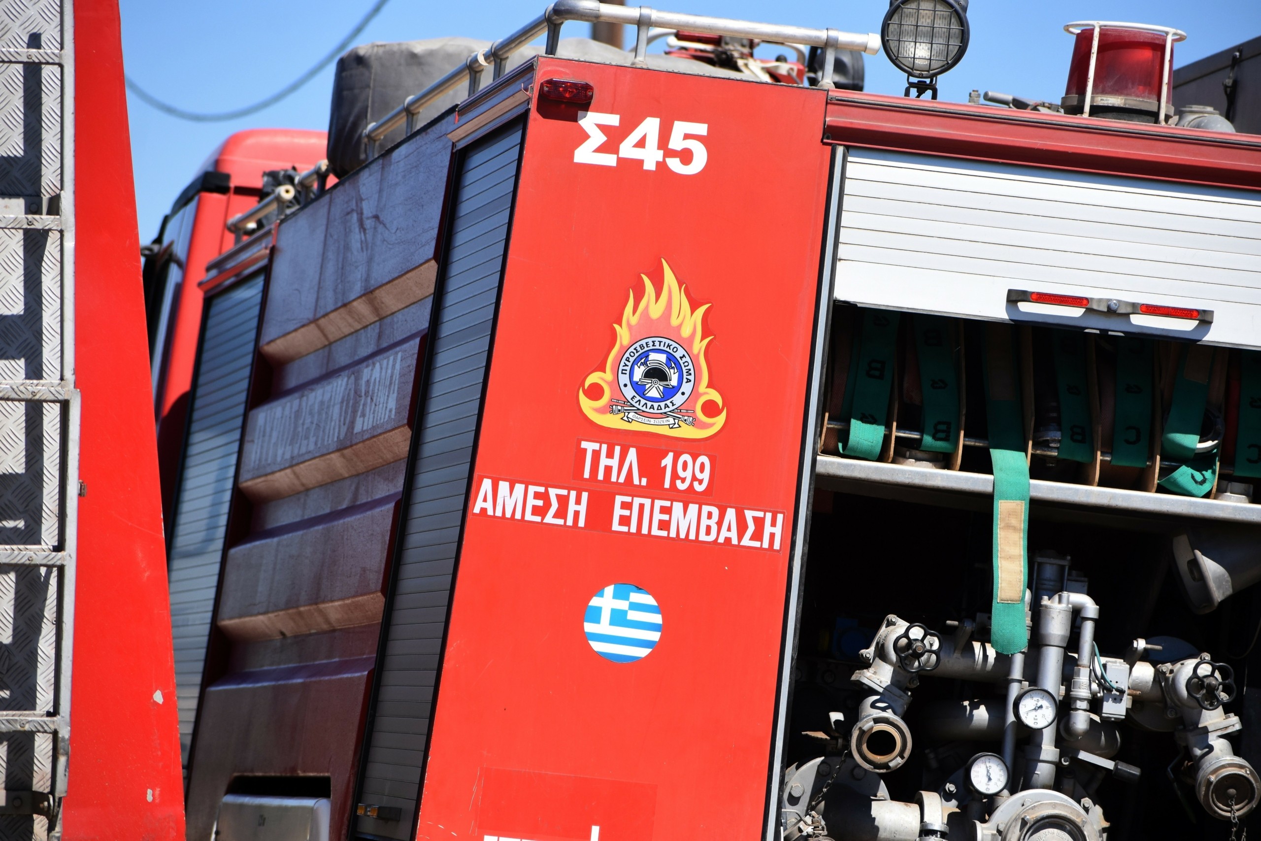 Πυρκαγιά σε ψητοπωλείο στη Λάρισα – Έσπευσαν ισχυρές πυροσβεστικές δυνάμεις (pics)