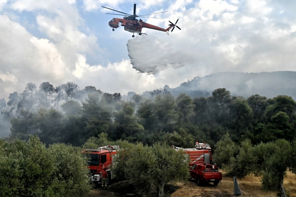 Συνεχίζει να καίει για 12η μέρα η φωτιά στο Παπίκιο όρος στην Κομοτηνή (vid)