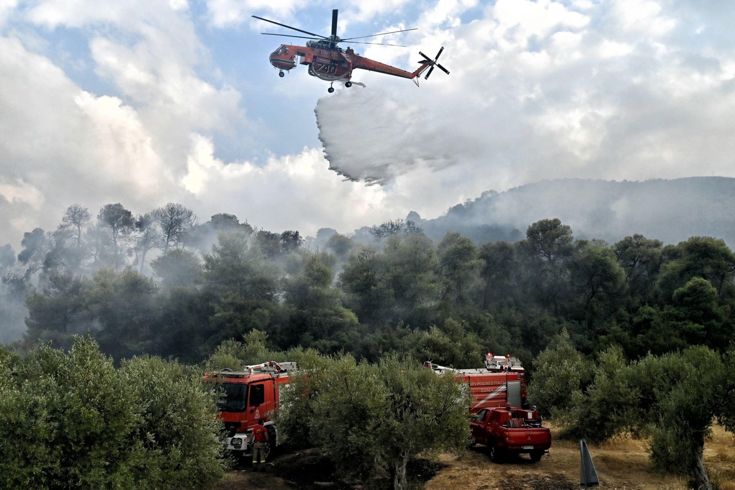 Συνεχίζει να καίει για 12η μέρα η φωτιά στο Παπίκιο όρος στην Κομοτηνή (vid)