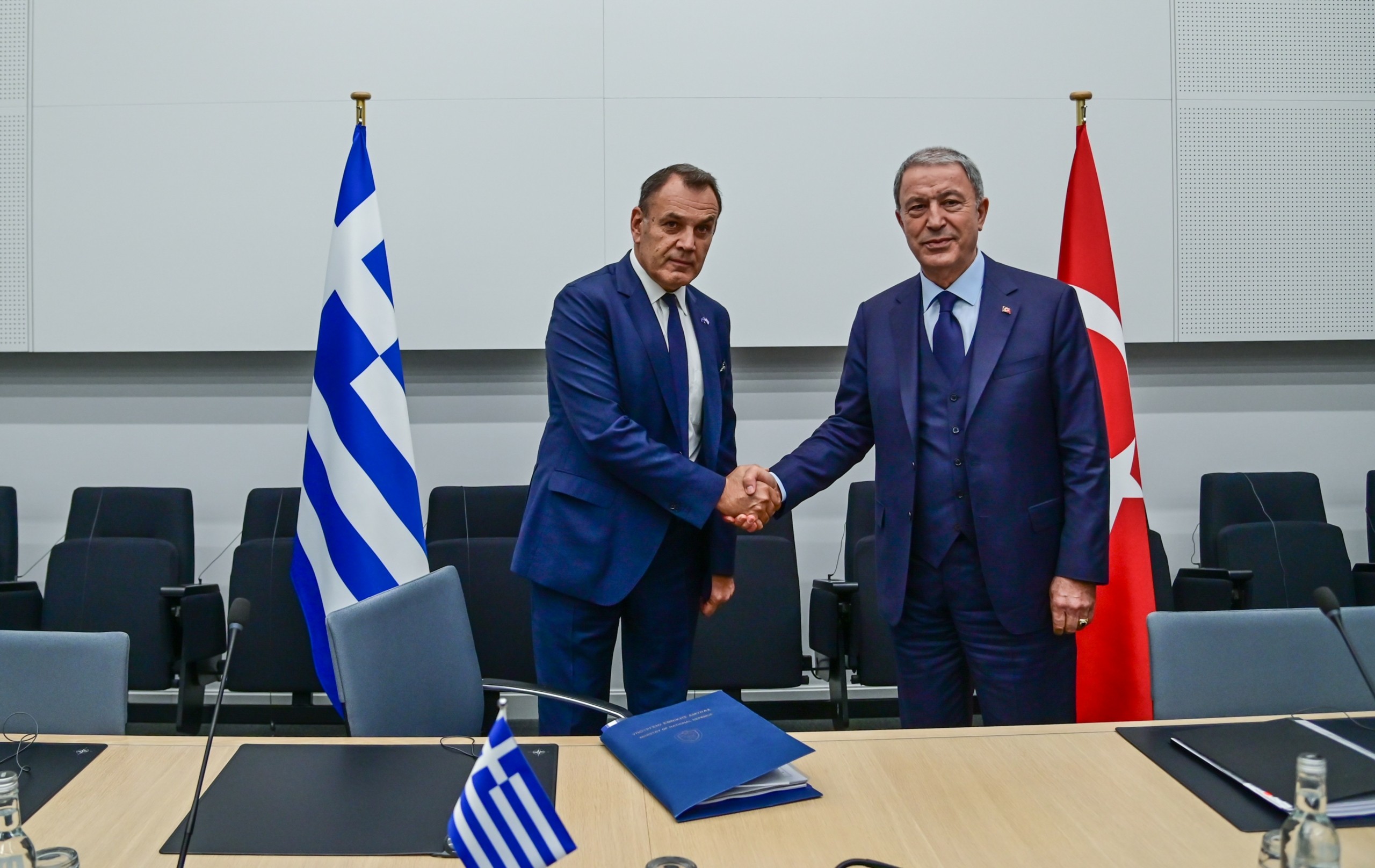 Νέα “κρίση ταυτότητας” από Ακάρ – Απειλεί την Ελλάδα και ταυτόχρονα προσκαλεί σε ειρηνικό διάλογο
