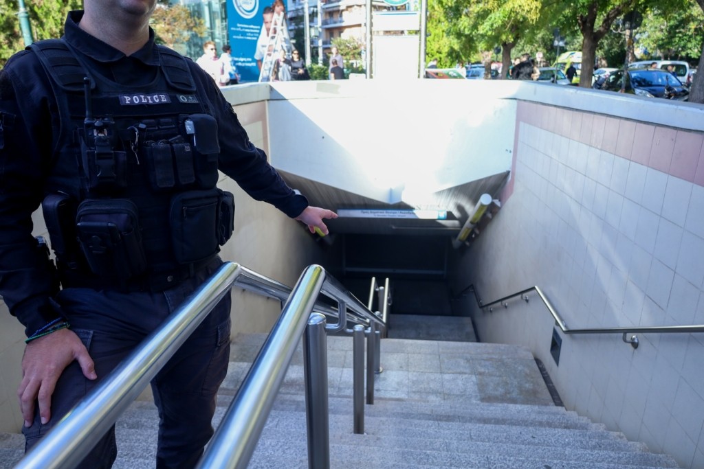 Στιγμές πανικού τα ξημερώματα στο μετρό “Άγιος Αντώνιος” – Νεαρός έπεσε στο κενό από μεγάλο ύψος