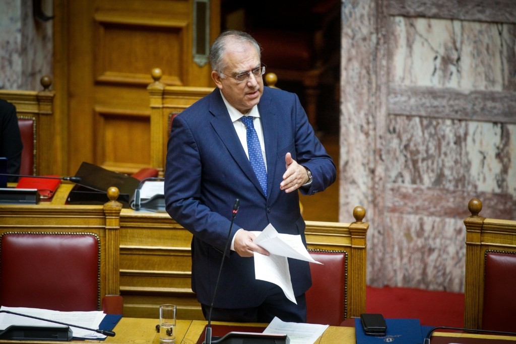 “Είμαστε δίπλα στους αστυνομικούς με πράξεις” – Μήνυμα Θεοδωρικάκου στην ελληνική κοινωνία