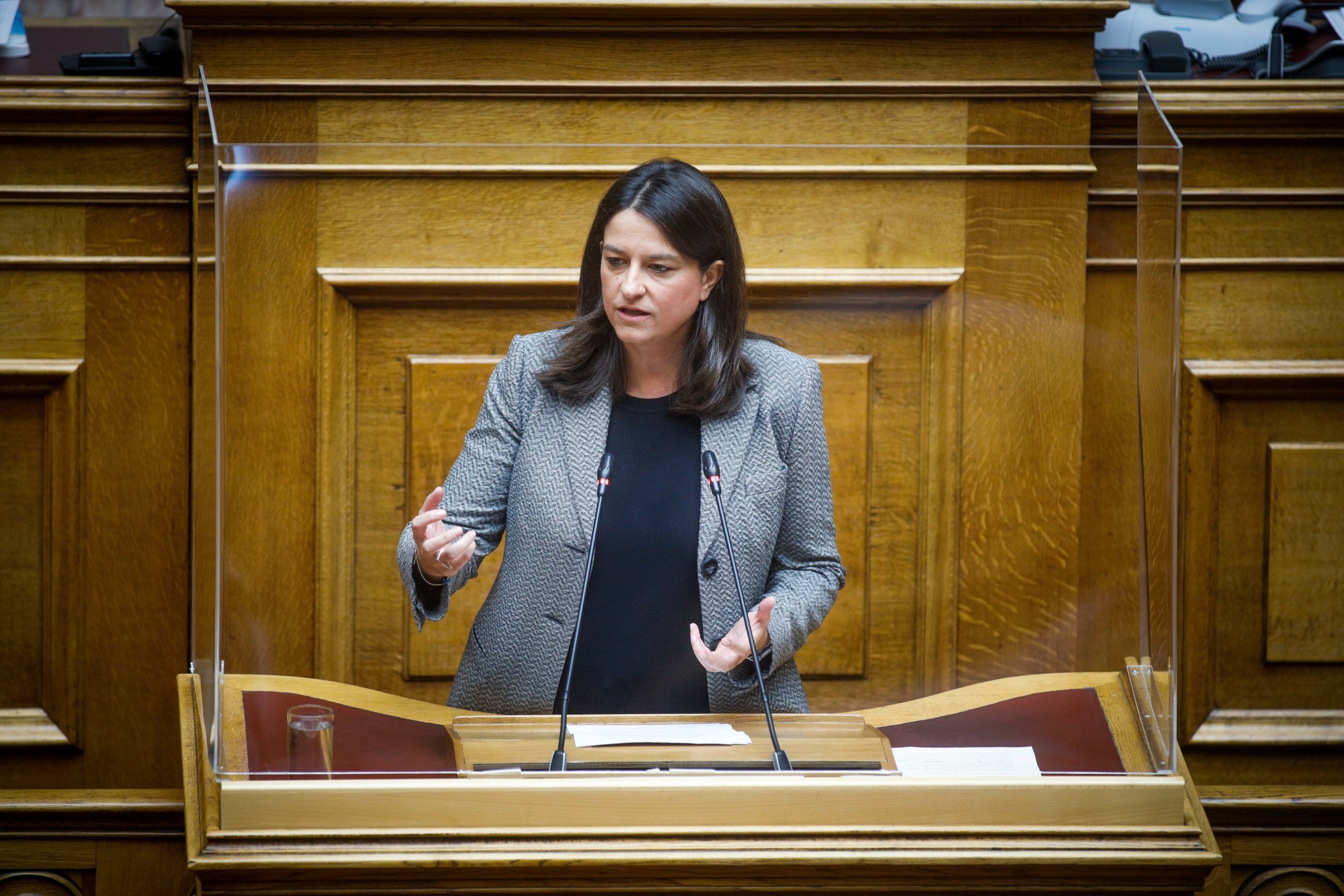 Η Νίκη Κεραμέως θα στείλει εξώδικο σε εφημερίδα που την κατηγορεί ότι χρωστάει πάνω από 3.000 ευρώ κοινόχρηστα