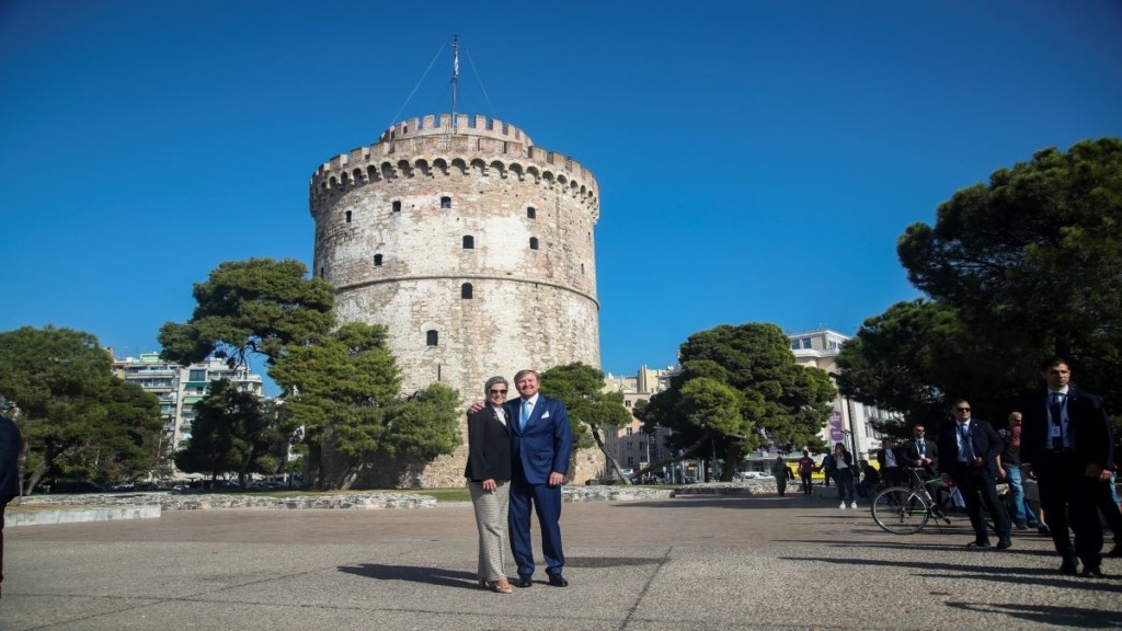 Ποδηλατάδα για το βασιλικό ζεύγος της Ολλανδίας στην Θεσσαλονίκη – Έκαναν βόλτα στο ιστορικό κέντρο της πόλης (pics)