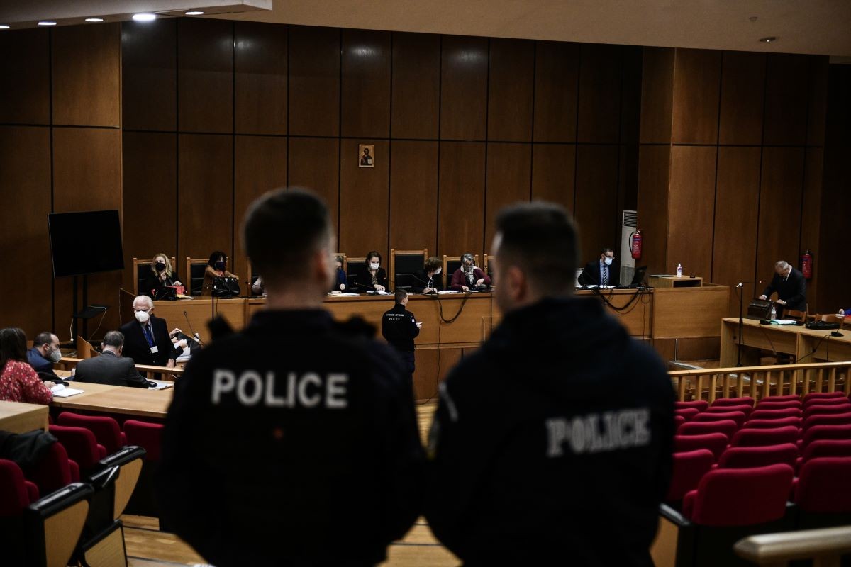Αστυνομικός περιέγραψε τα τελευταία λεπτά του Παύλου Φύσσα – Του είπε “αυτός με μαχαίρωσε”