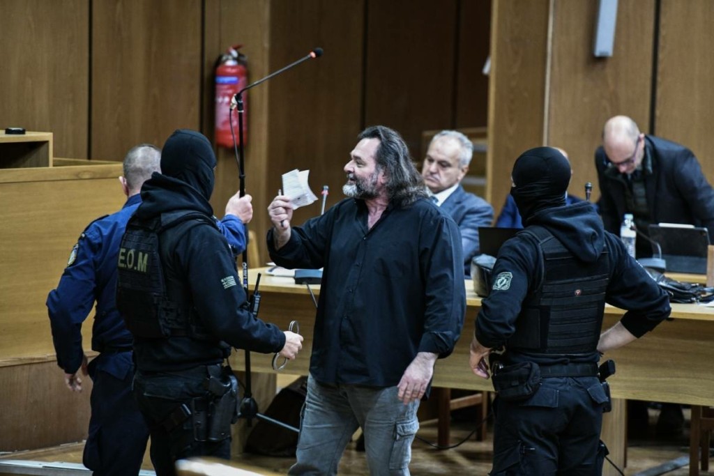 Κι άλλη ένταση με Λαγό στη δική της Χρυσής Αυγής – “Θα το εξευτελίσω το δικαστήριο σας”