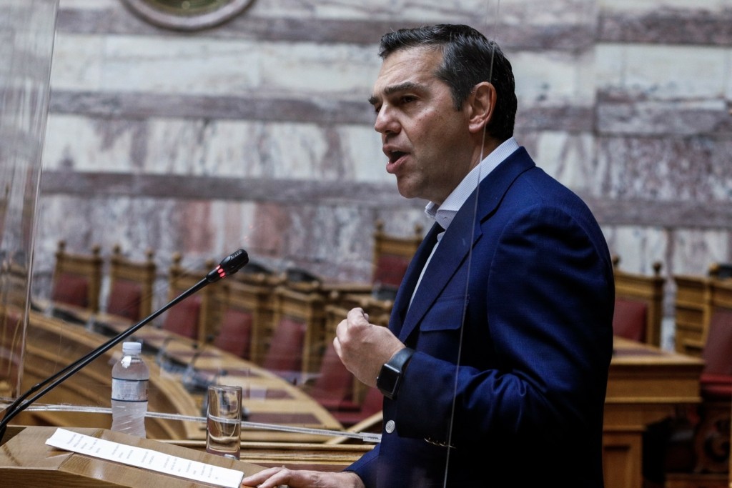 Σφοδρή επίθεση Τσίπρα κατά Μητσοτάκη – “H Δημοκρατία υπονομεύεται από παρακρατικές μεθόδους”