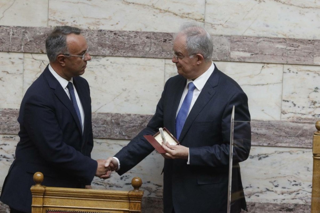 Κατατέθηκε στη Βουλή ο προϋπολογισμός 2023 – Ανάπτυξη 5,6% το 2022 με πληθωρισμό 9,7% – Στο 5% ο πληθωρισμός του 2023