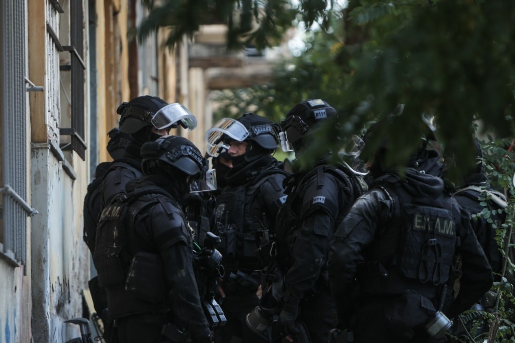 Νέα επιχείρηση της ΕΛΑΣ στα Προσφυγικά της λεωφόρου Αλεξάνδρας – Δεκάδες προσαγωγές (vids)