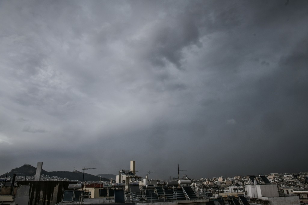 Επικίνδυνη νύχτα για την Αθήνα από την κακοκαιρία Άριελ – Που θα χτυπήσουν τα άγρια καιρικά φαινόμενα τις επόμενες ώρες