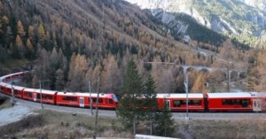 Ελβετία: Απομακρύνθηκαν 30 άνθρωποι από τον συρμό που εκτροχιάστηκε στο Γκόπενσταϊν – Τι αναφέρει η αστυνομία