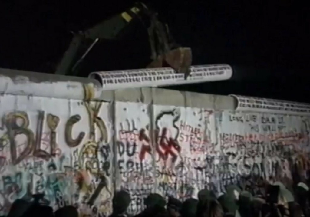Σαν σήμερα, 9 Νοεμβρίου – Γκρεμίζεται το Τείχος του Βερολίνου