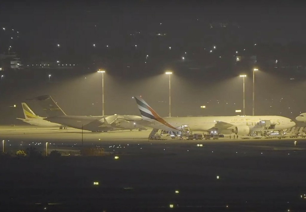 Καρέ-καρέ το διπλό θρίλερ με τις πτήσεις της Emirates στο “Ελ. Βενιζέλος” – Δεν βρέθηκε ο ύποπτος που έψαχνε η CIA (vids)