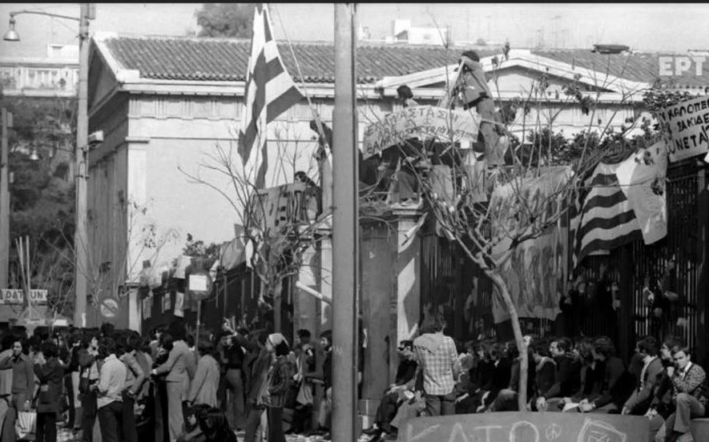 “Εδώ Πολυτεχνείο” – Το χρονικό της εξέγερσης των φοιτητών το 1973 (vids)