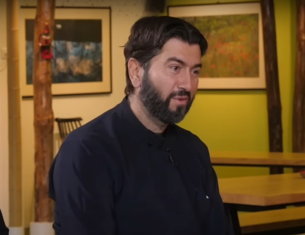 Νέες αποκαλύψεις για την “Κιβωτό του Κόσμου” – Πετούσαν τα ρούχα από δωρεές στη χωματερή (vid)