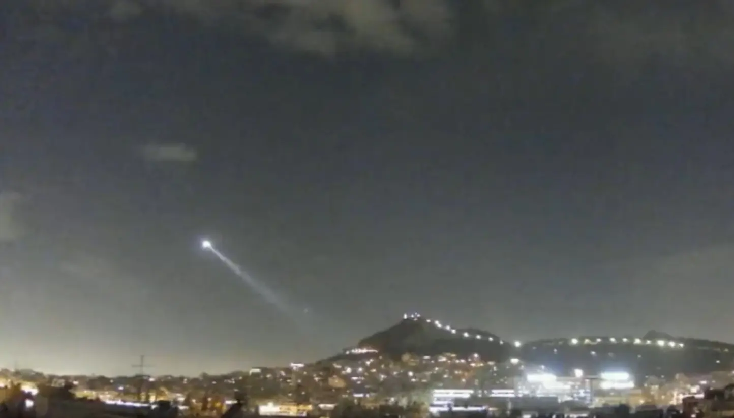 Το… UFO πάνω από την Αθήνα που προκάλεσε συζητήσεις (vid)