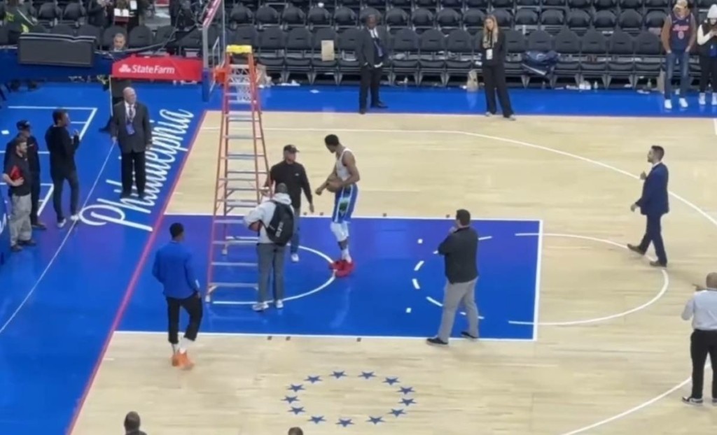 Λύθηκε το μυστήριο με τα νεύρα του “Greek Freak” – Γιατί τα “έβαλε” με τη σκάλα (vid)