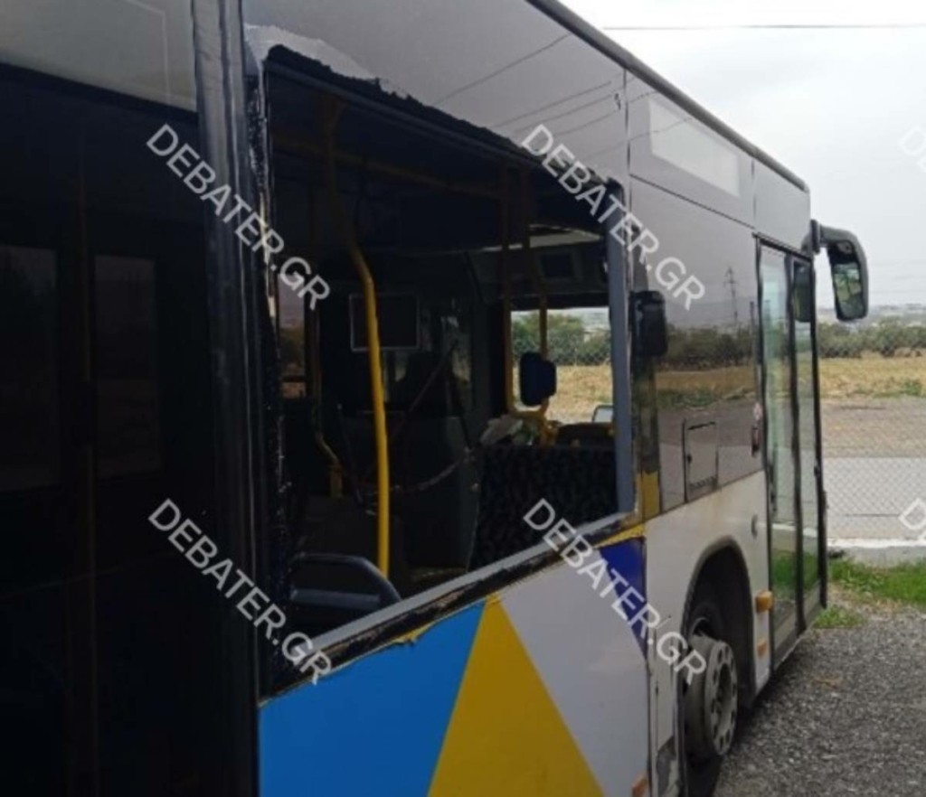 Τρόμαξαν οι επιβάτες λεωφορείου στα Άνω Λιόσια – Πέταξαν πέτρες την ώρα που ήταν εν κινήσει (pics)