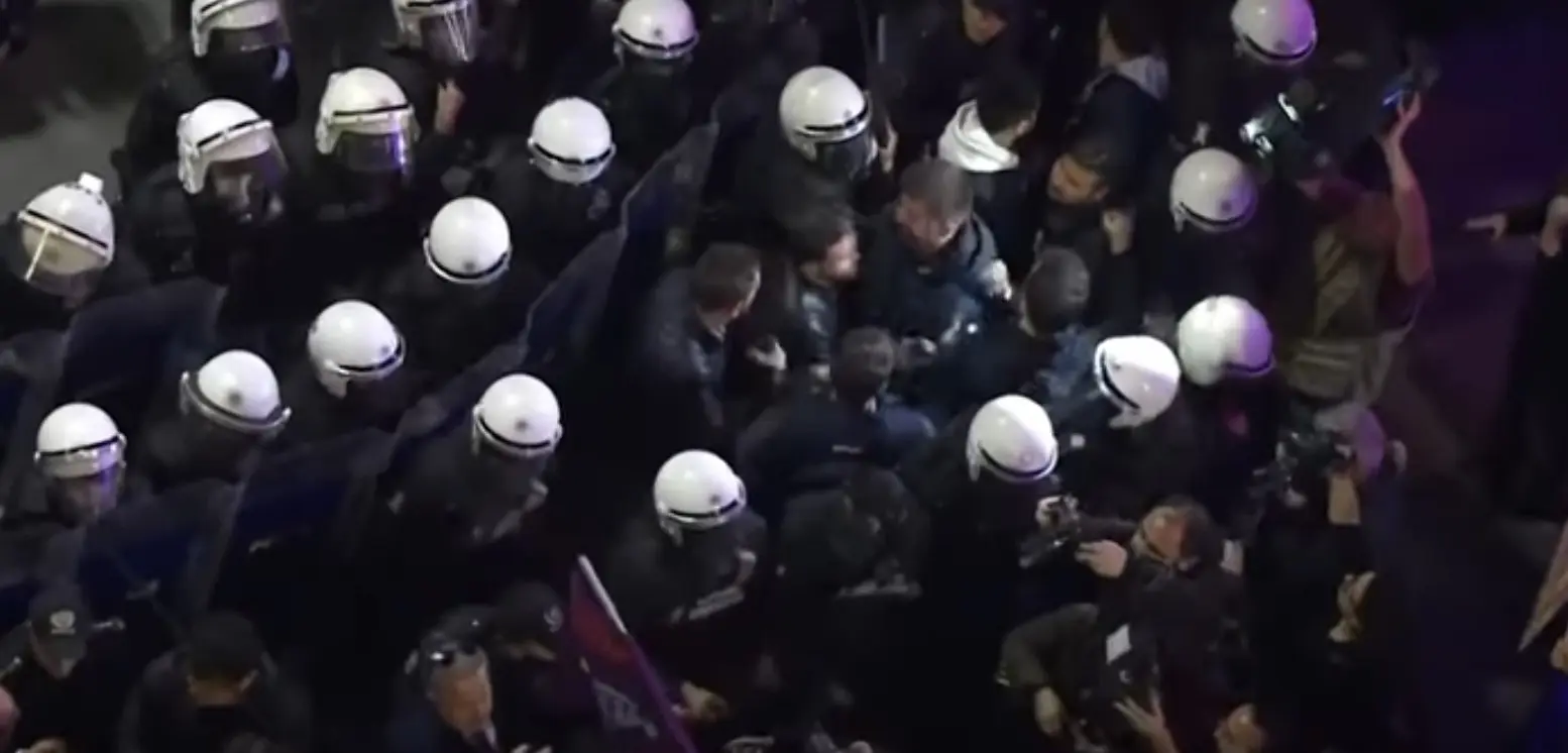 Η κυβέρνηση Ερντογάν φυλακίζει διαδηλωτές που μάχονται για να σταματήσει η βία κατά των γυναικών