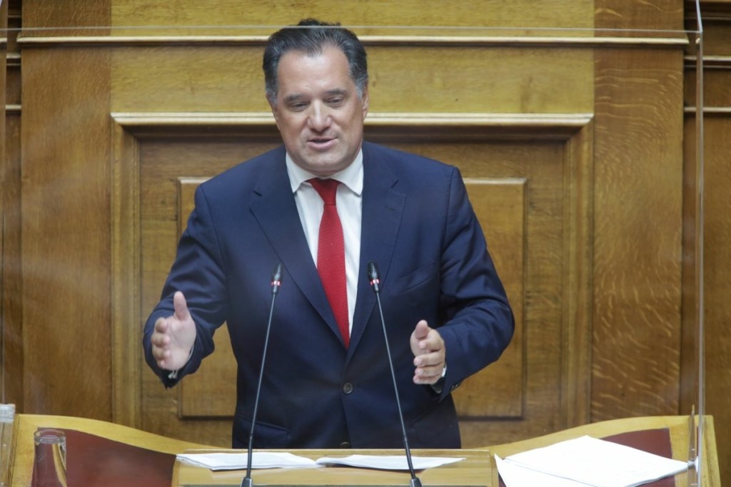 Ο Άδωνις Γεωργιάδης γίνεται 50 και γιορτάζει με φωτογραφίες από τα παιδικά του χρόνια