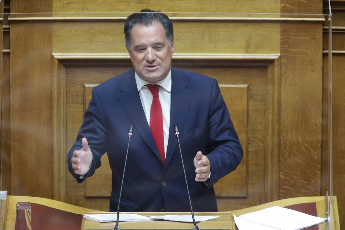 Ο Άδωνις Γεωργιάδης γίνεται 50 και γιορτάζει με φωτογραφίες από τα παιδικά του χρόνια