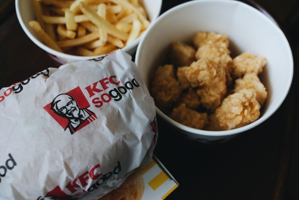 Τρομερή γκάφα των KFC – Κάλεσαν τους Γερμανούς να “γιορτάσουν” τη “Νύχτα των Κρυστάλλων” (pics&vid)