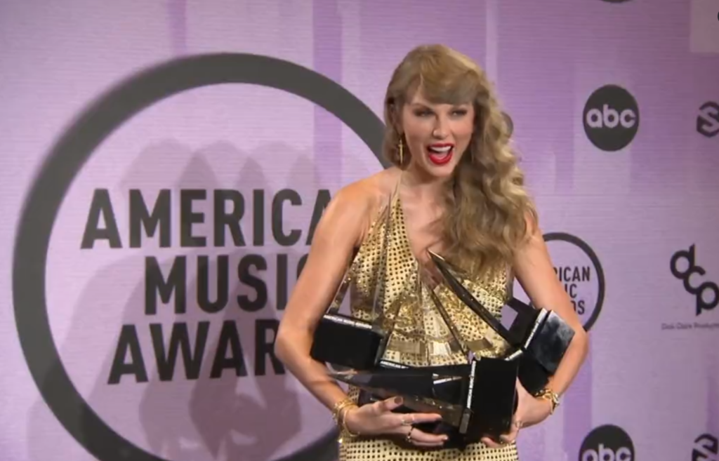 Οι πιο θρυλικές στιγμές από τα American Music Awards του 2022 (pic&vid)