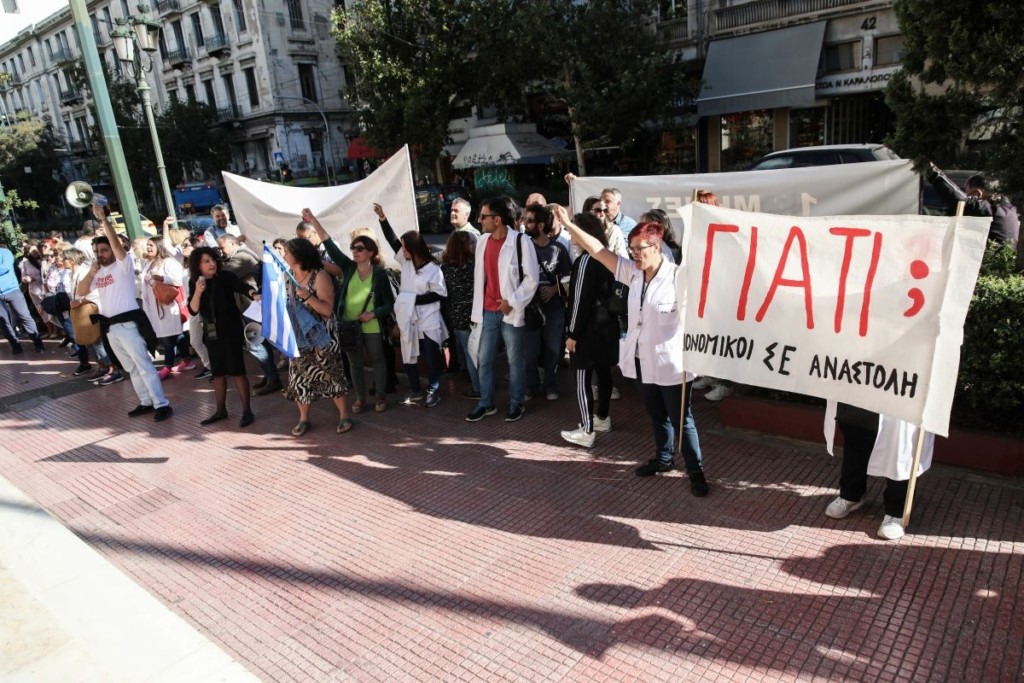Στο “πόστο” τους και πάλι οι ανεμβολίαστοι υγειονομικοί – Πώς θα γίνει η επιστροφή