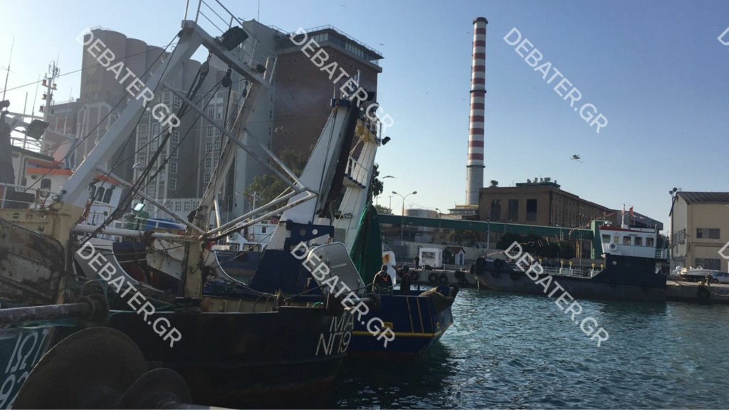 Πανελλαδική απεργία από τους αλιείς – “Αν δεν υπάρξει κάποια βοήθεια θα βυθιστούμε, θα πάψει να υπάρχει το ελληνικό ψάρι” (pics&vid)