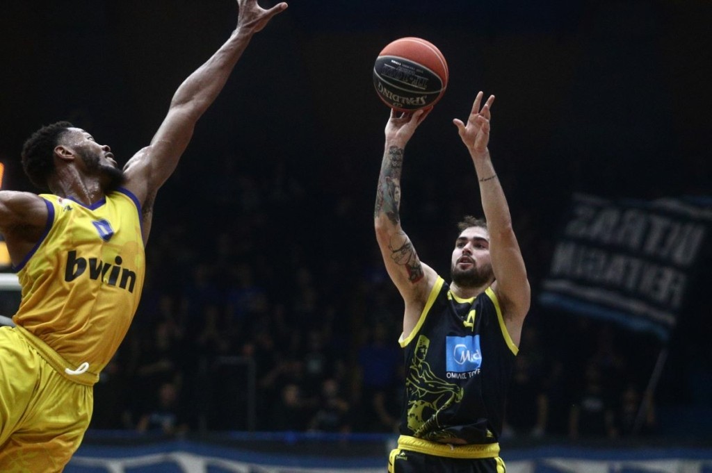 Το Περιστέρι νίκησε στο τελευταίο δευτερόλεπτο τον Άρη και τον “διαστημικό” Τολιόπουλο – Σταμάτησε στους 38 με 9 τρίποντα! (vids)
